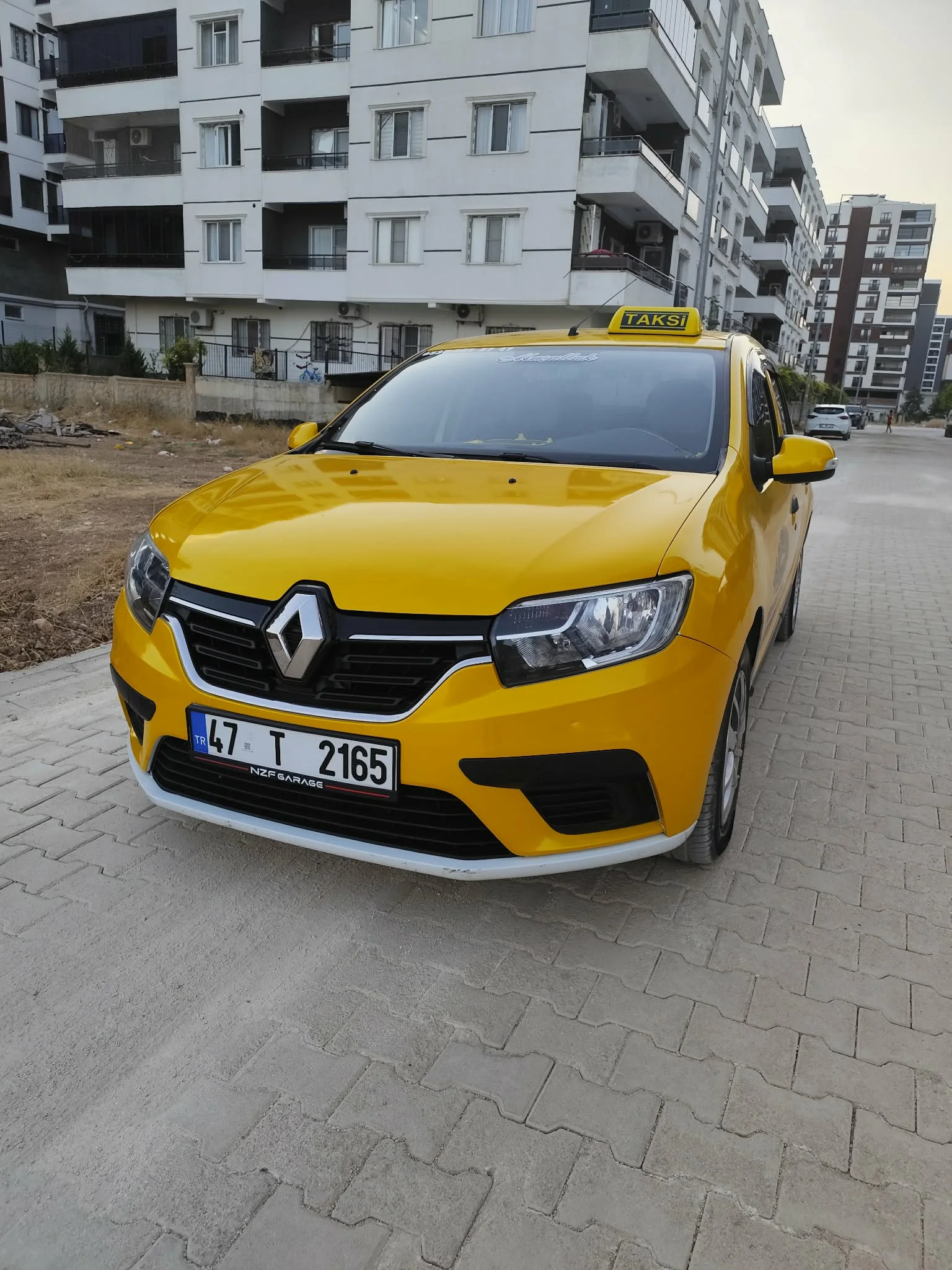 Kızıltepe TOKİ Taksi sarı Renault Symbol araç