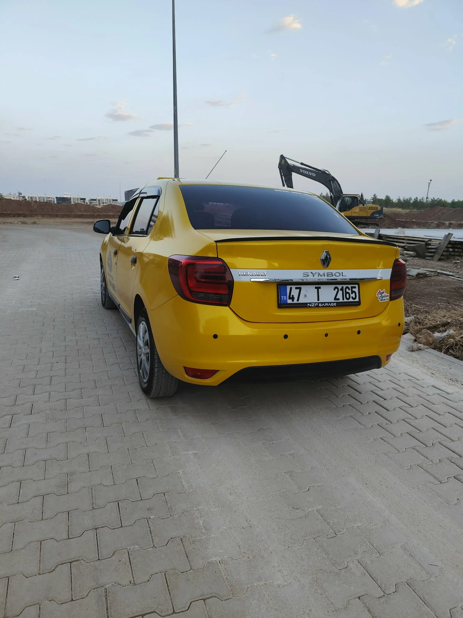 TOKİ Taksi Renault Symbol arkadan görünüm